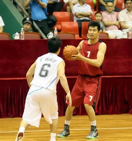 一是低位背 一是低位背